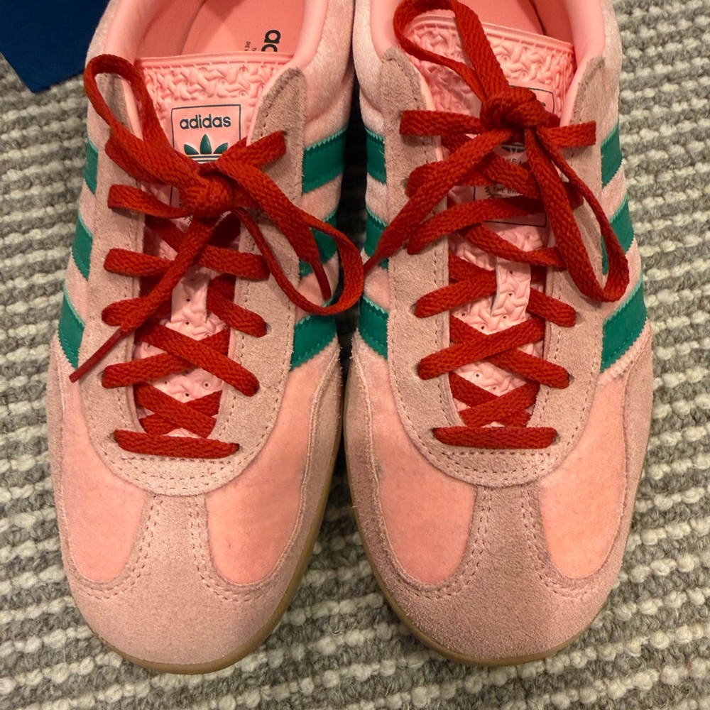 Adidas Gazelle Pink Velvet LIKE NEW - Picture 3 of 6